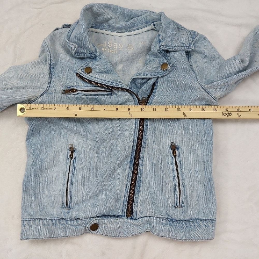 GAP WOMANS BIKER BEACH JACKET CROP LIGHT WASH BLUE JEAN DENIM 3/4 SLEEVE SZ XS - Picture 3 of 13